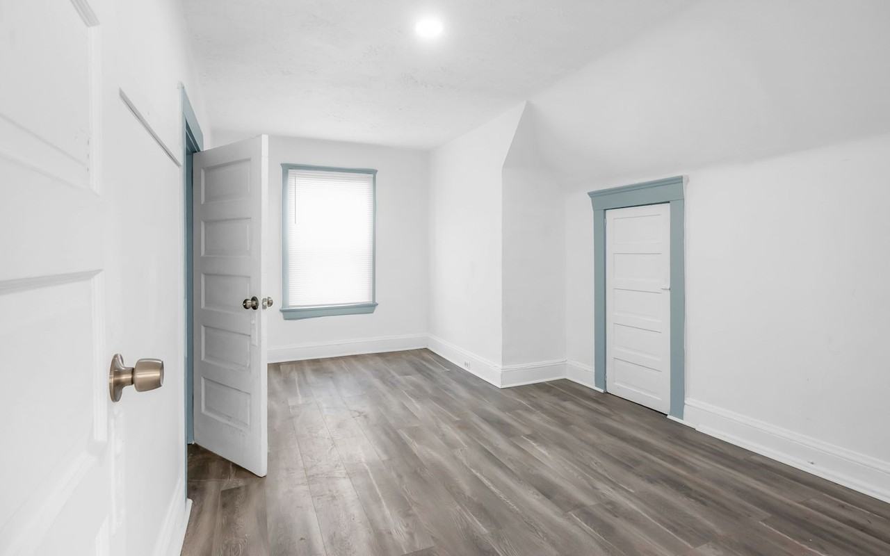 15322 Yorick Avenue, Unit B - Photo 3 of 18