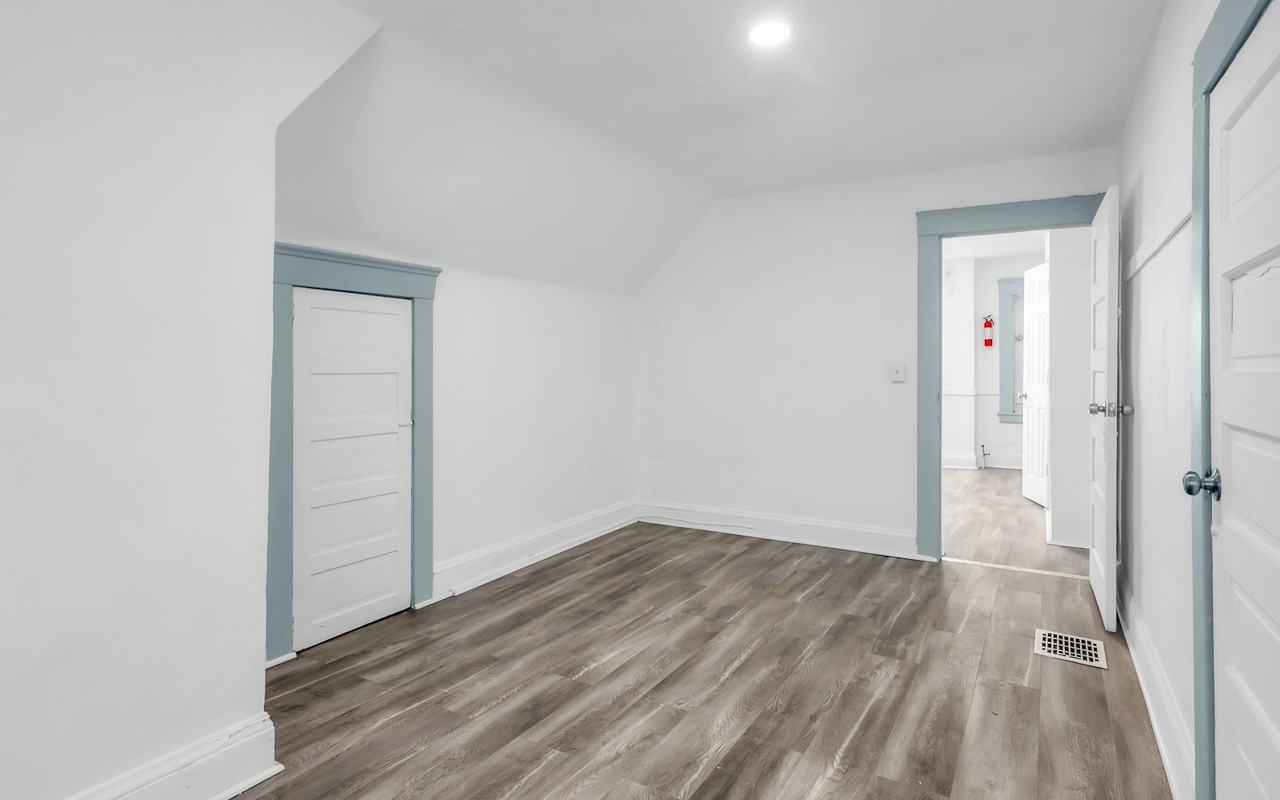 15322 Yorick Avenue, Unit B - Photo 4 of 18