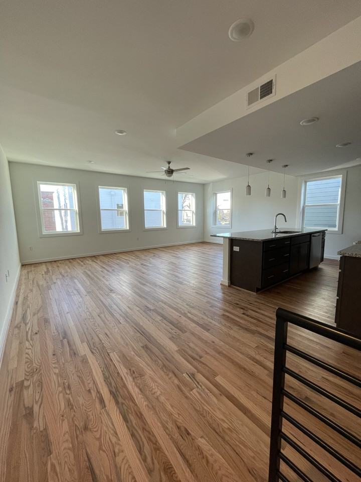 1403 Porter St #B - Photo 3 of 20