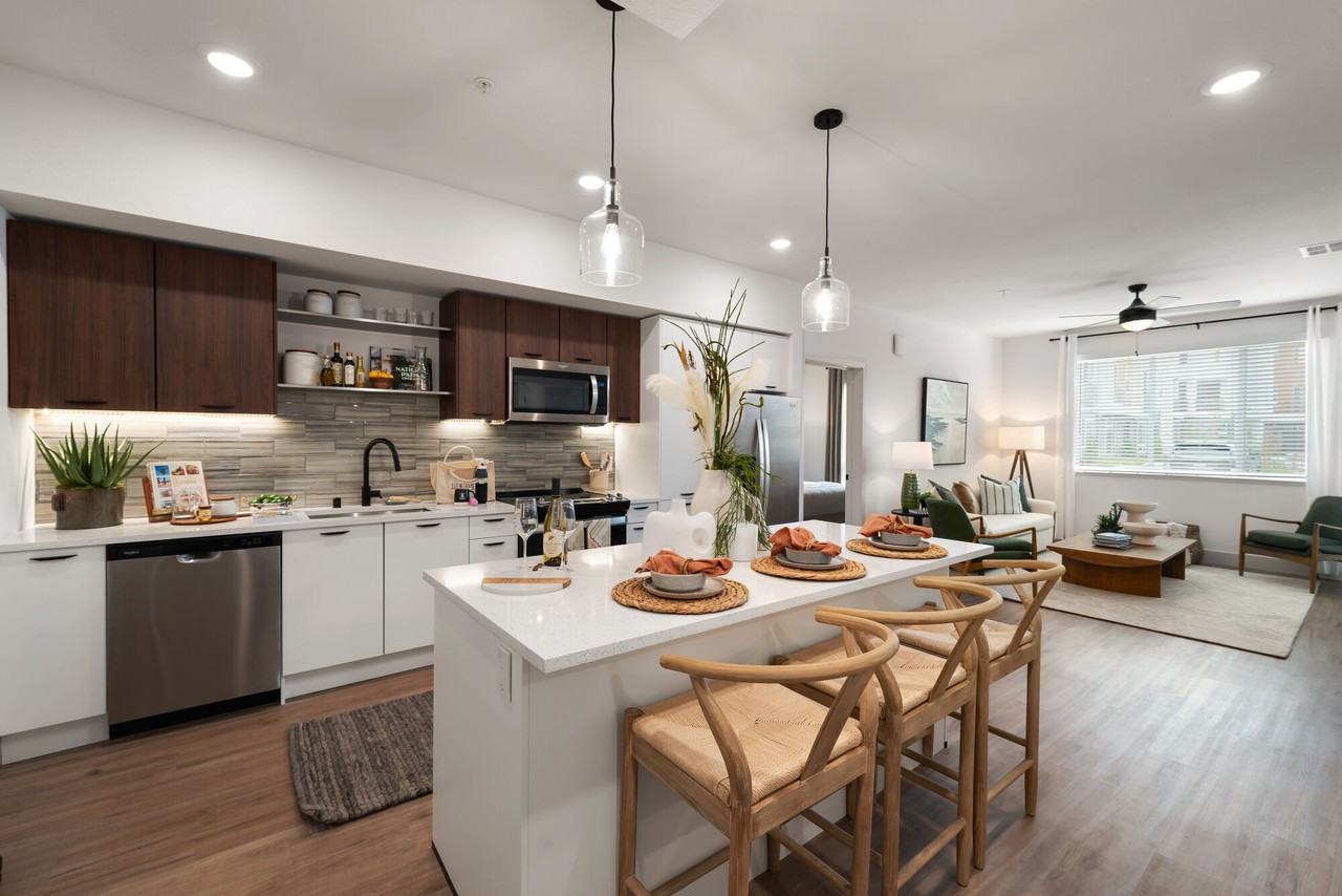 The Eames - Photo 6 of 50