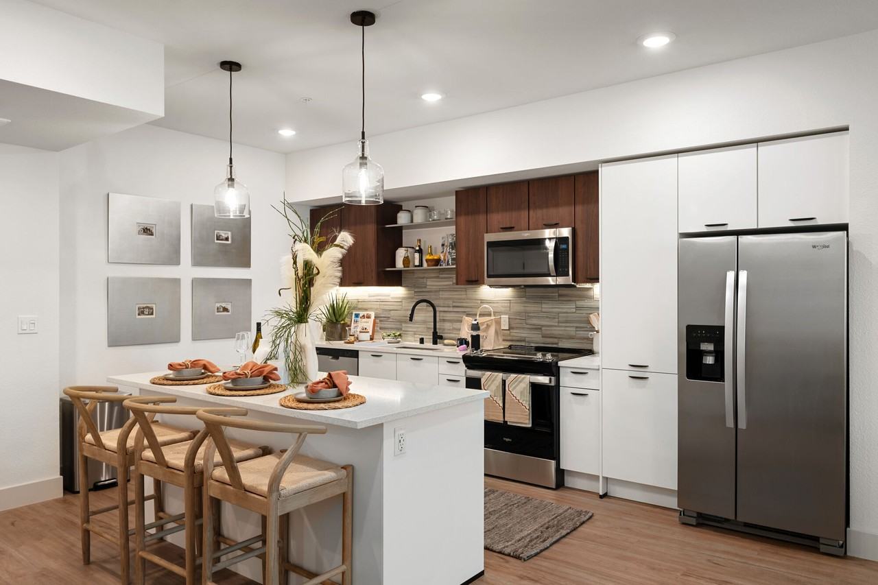 The Eames - Photo 7 of 50