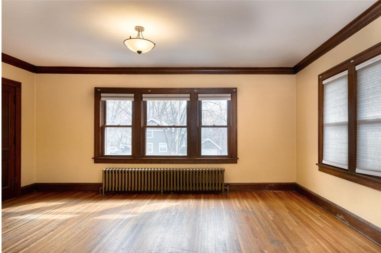 955 17th Avenue Southeast - Photo 3 of 9