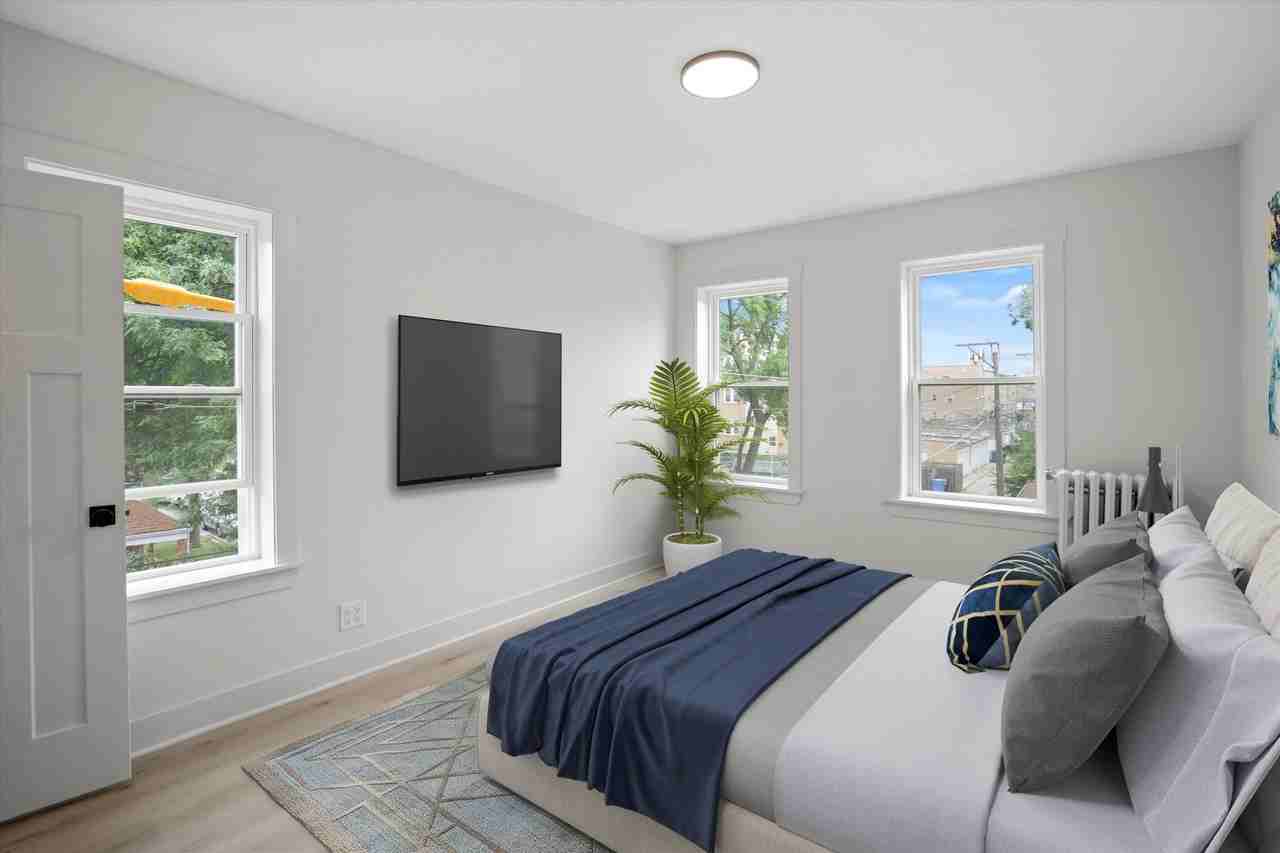 The Rosemont - Photo 3 of 9