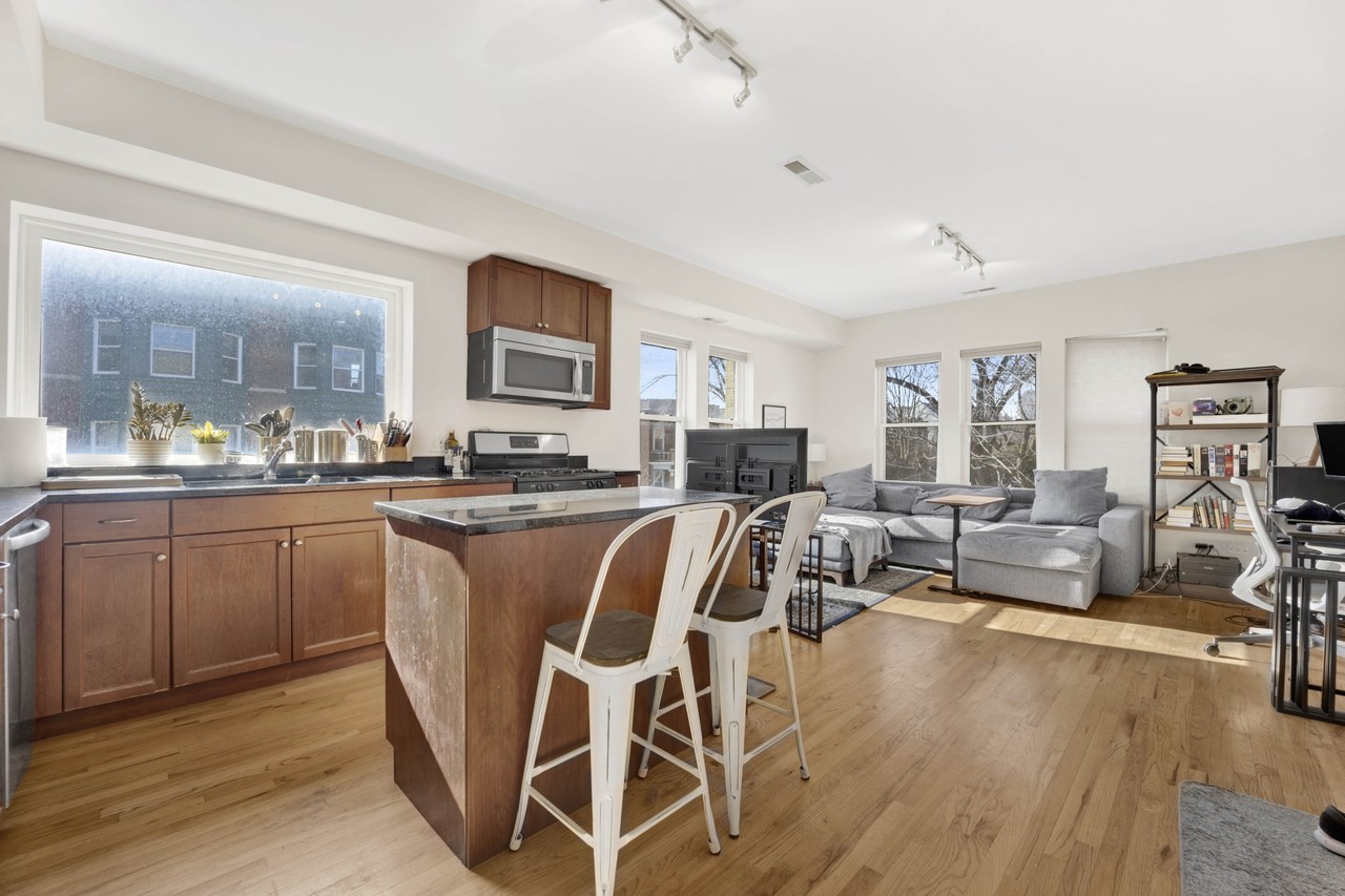 3501 North Racine Avenue - Photo 2 of 12
