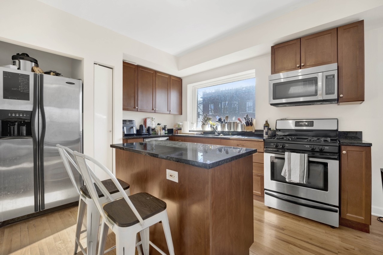 3501 North Racine Avenue - Photo 3 of 12