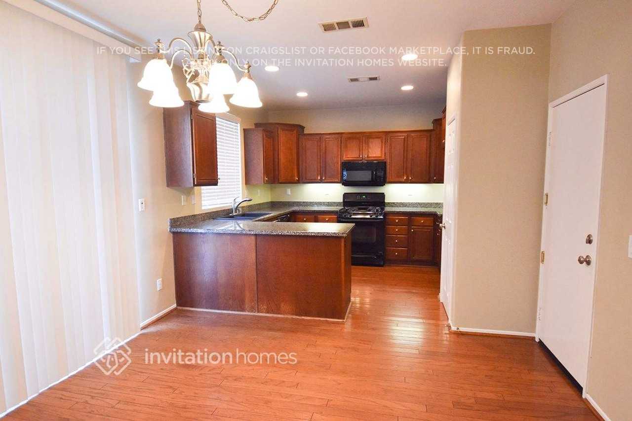 33383 Wallace Way - Photo 3 of 10