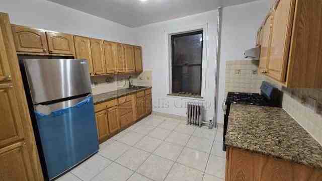 31-32 37th Street - Photo 3 of 4