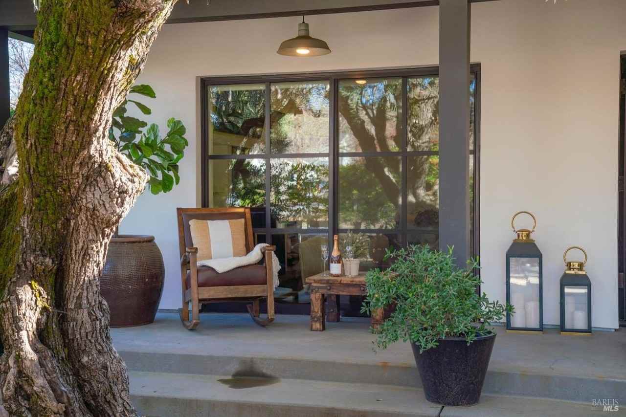 1811 Hillview Place - Photo 3 of 41