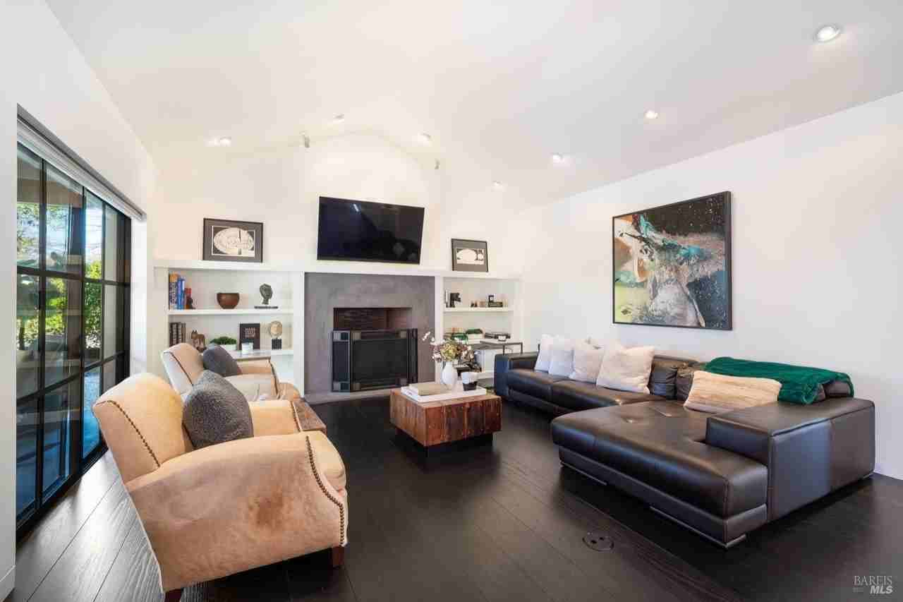 1811 Hillview Place - Photo 6 of 41