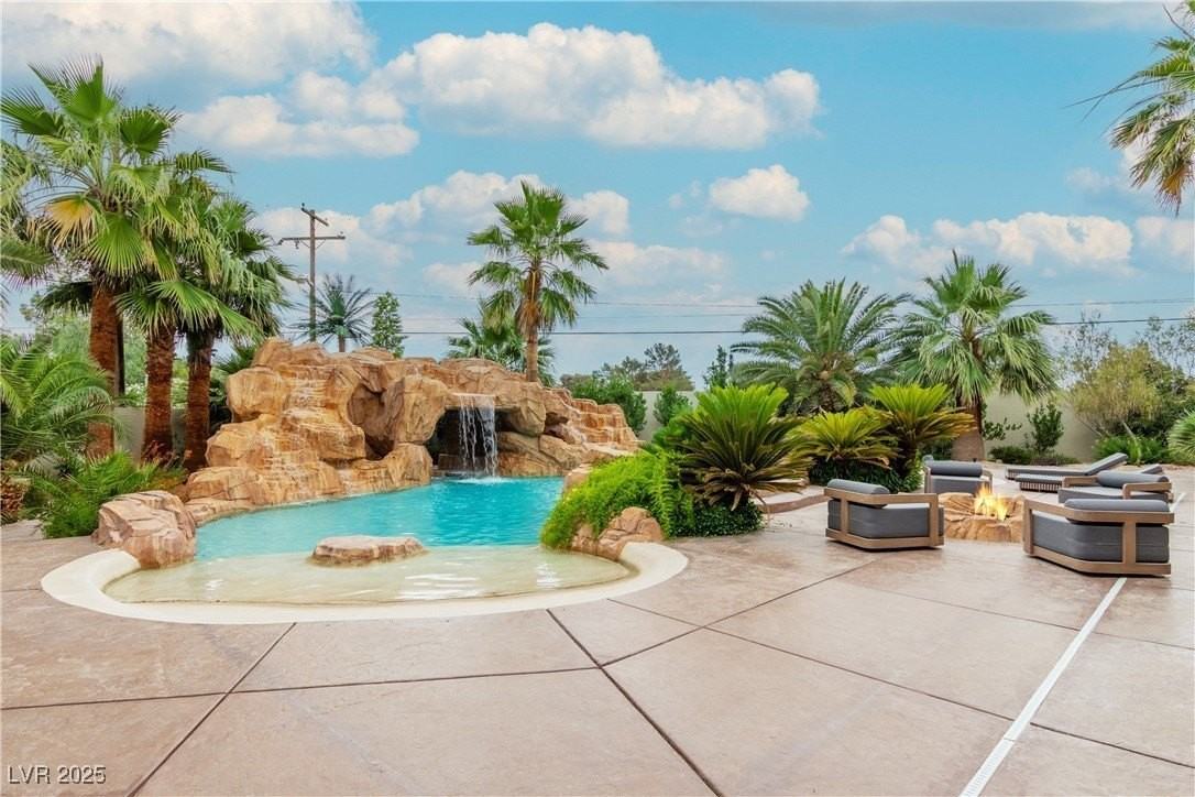 7270 Loma Alta Cir - Photo 2 of 50