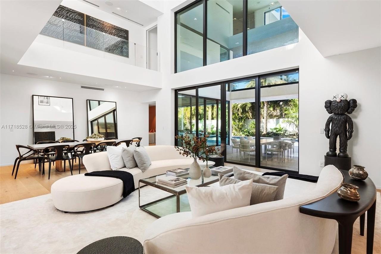 128 Ocean Blvd - Photo 3 of 34