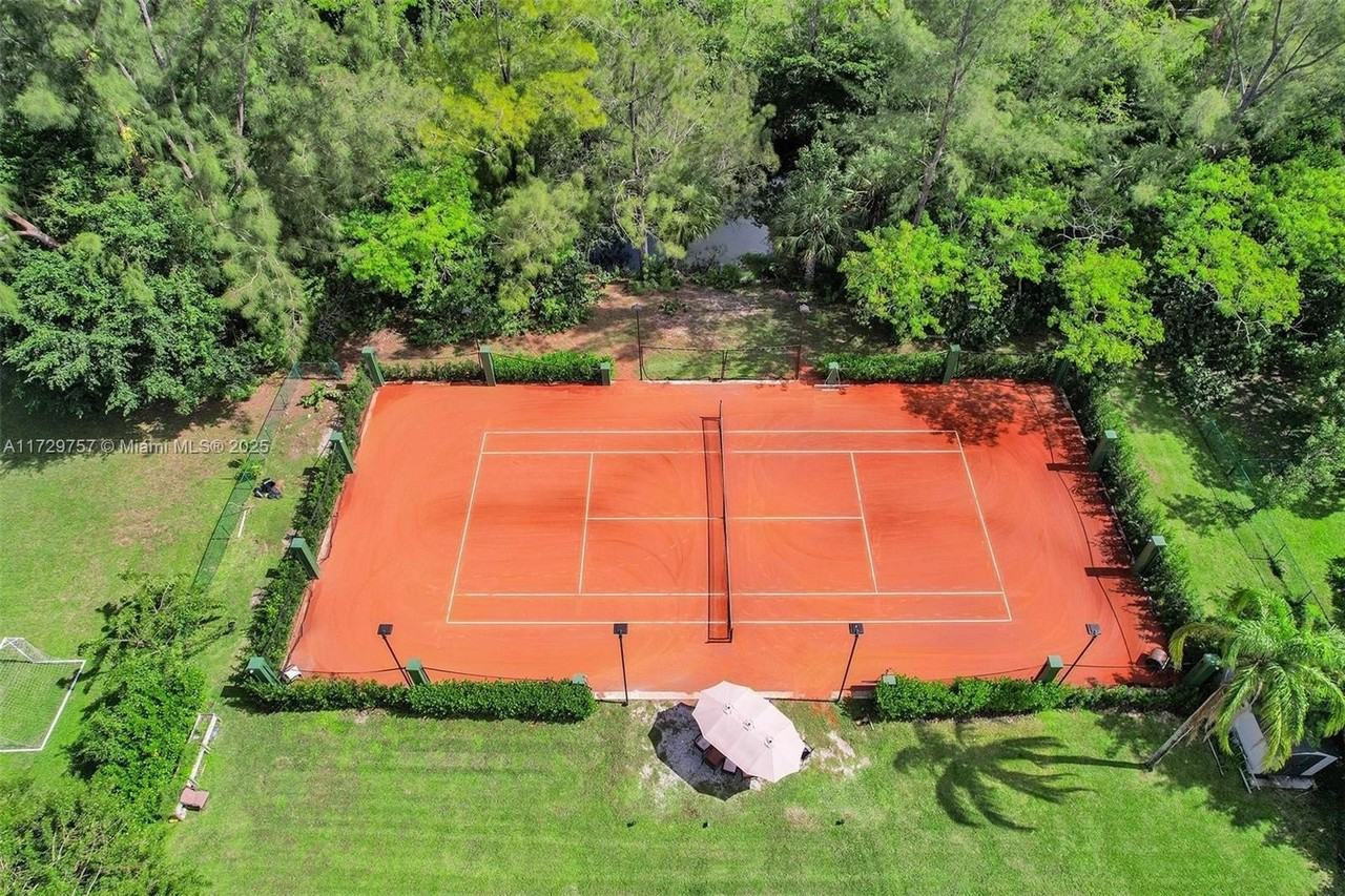 22180 Woodset Ln #0 - Photo 4 of 41