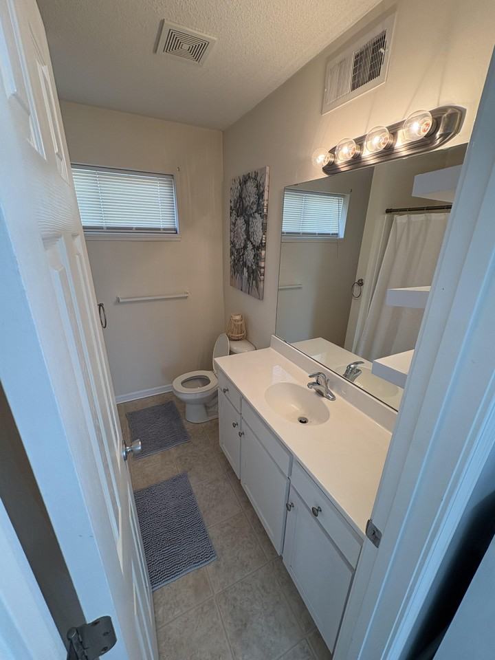 Askew Avenue - Photo 2 of 14