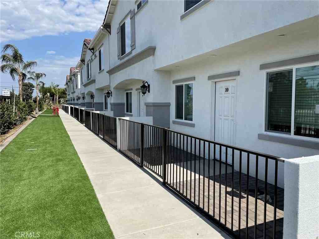 13665 Arrow Blvd #6 - Photo 4 of 50