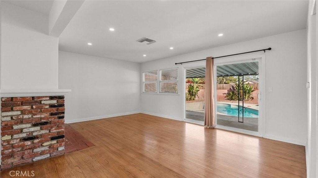 19349 Friar Street - Photo 4 of 35