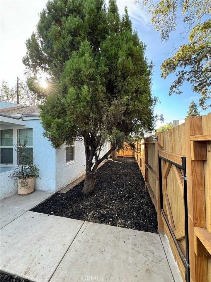 290 N Jewell Pl - Photo 2 of 18