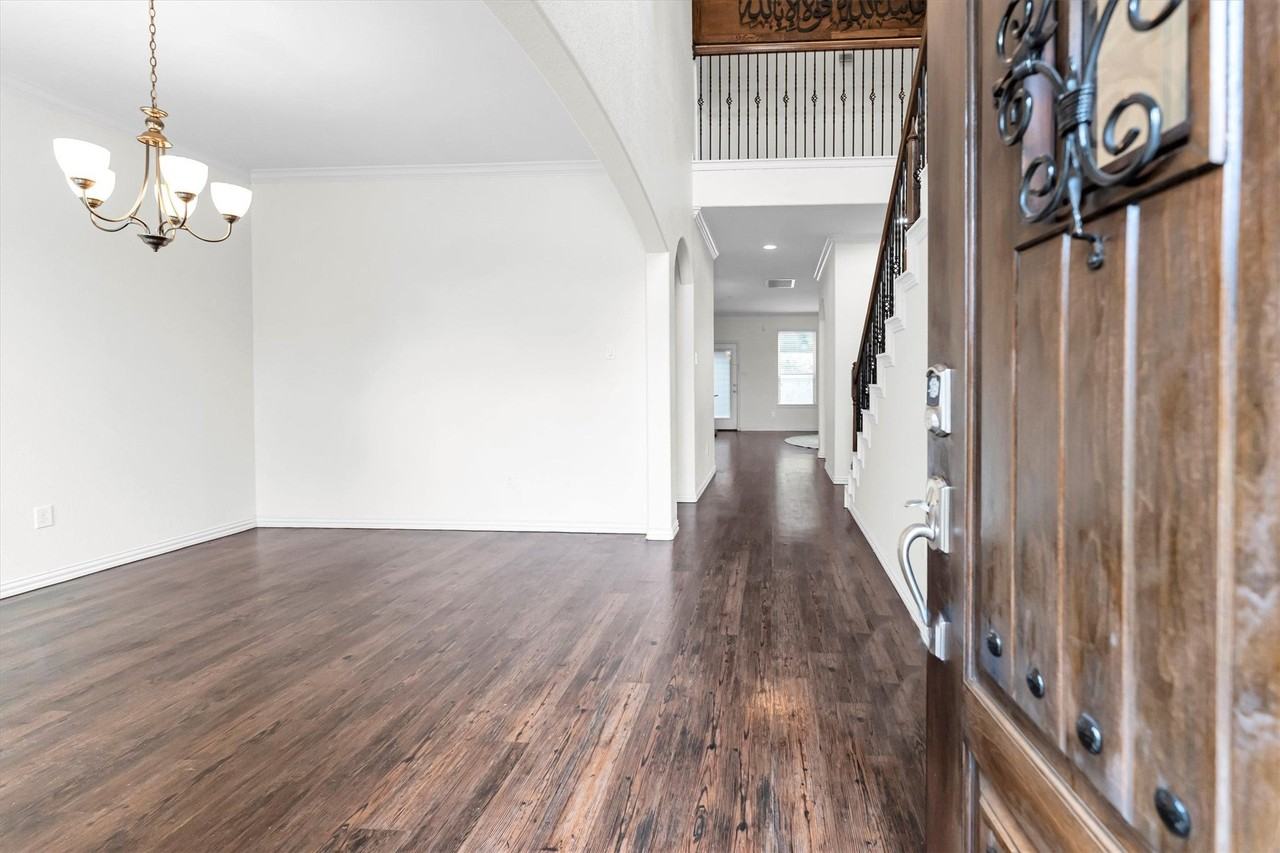 18234 Golden Falls Ln - Photo 5 of 37