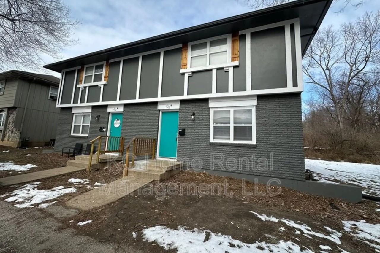 222 N Oak St - Photo 2 of 33