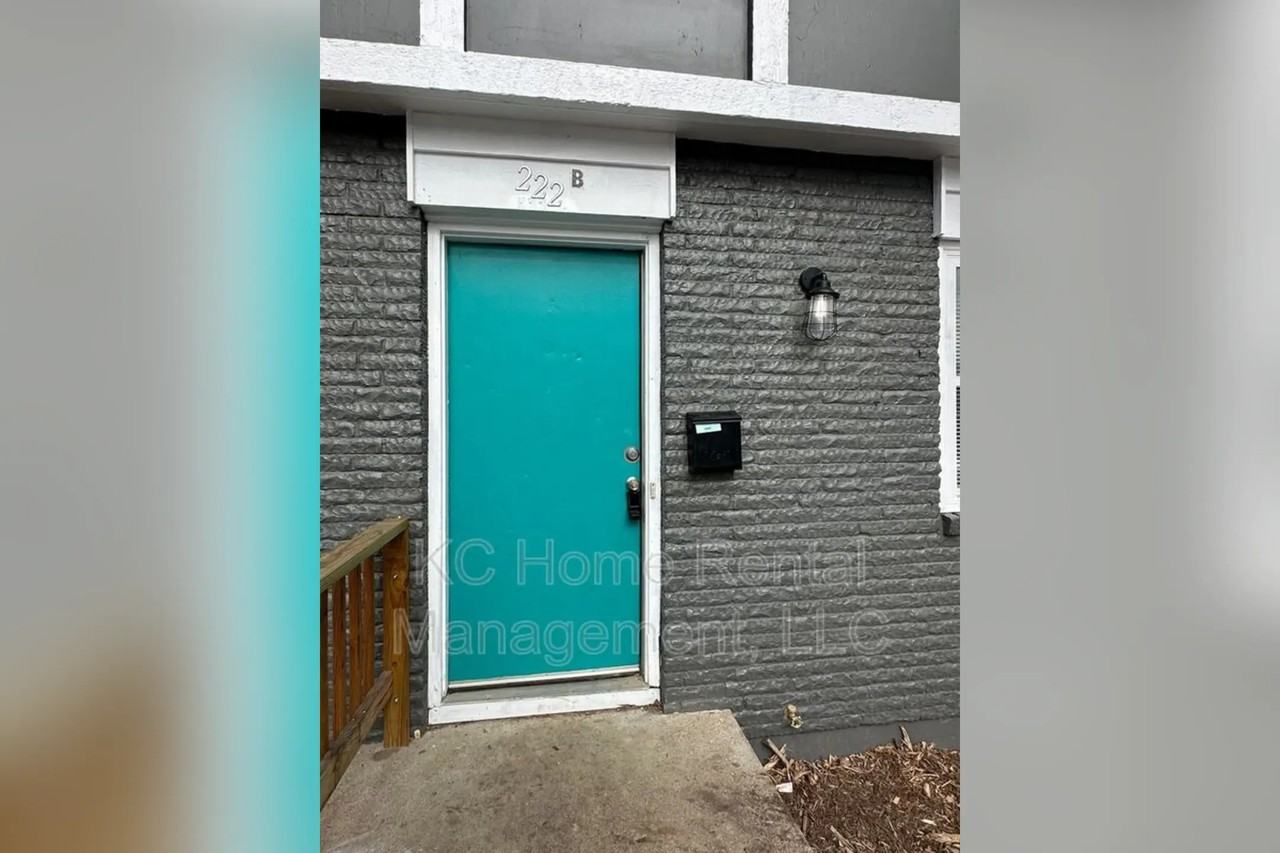 222 N Oak St - Photo 3 of 33