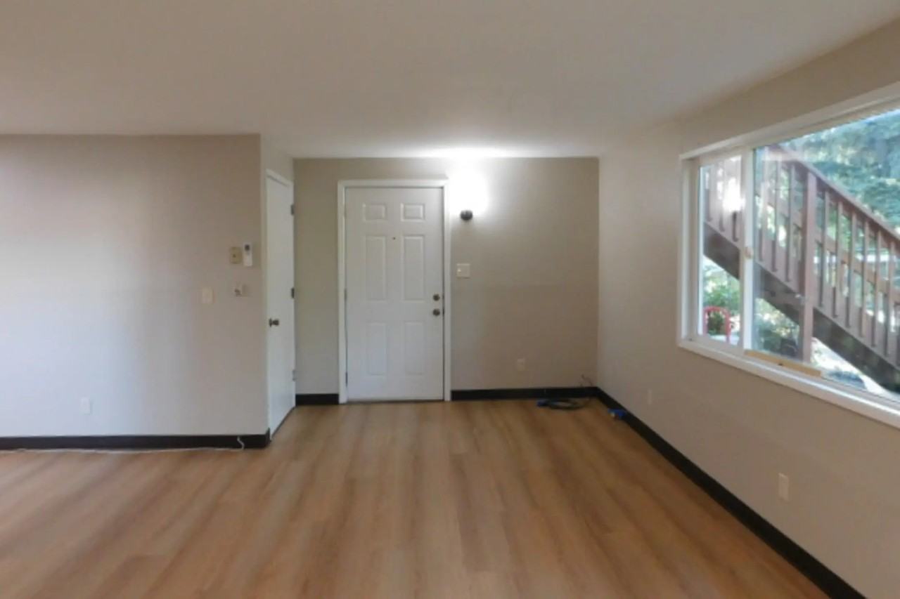 7642 5th St Se - Photo 3 of 5
