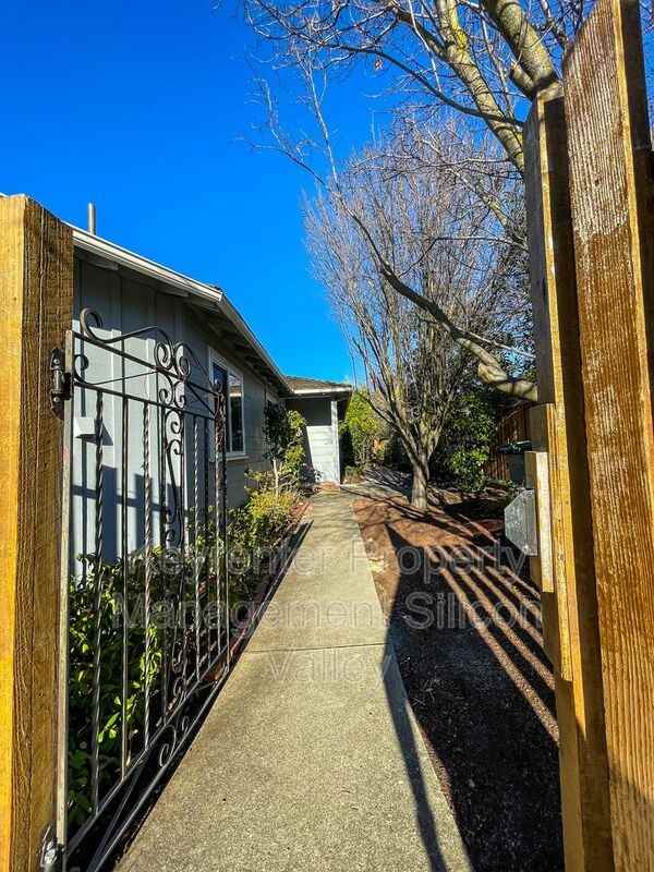 3171 Cowper St - Photo 2 of 34