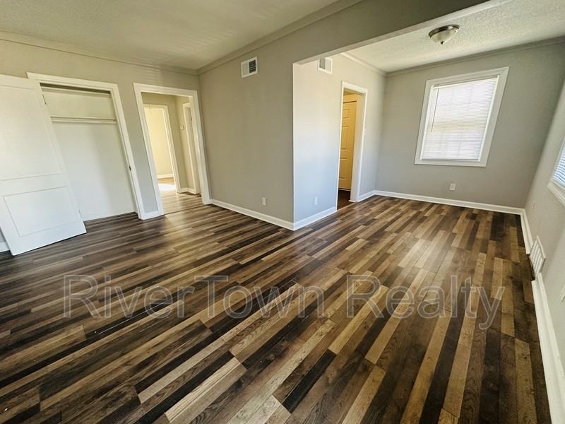 3235 Southern Ave - Photo 2 of 8