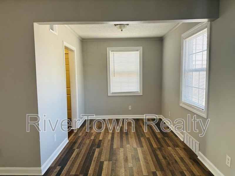 3235 Southern Ave - Photo 5 of 8