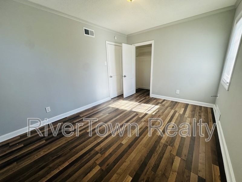 3235 Southern Ave - Photo 6 of 8