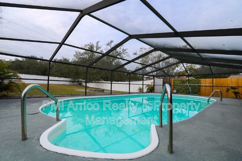 4814 Reagan Ave - Photo 4 of 27