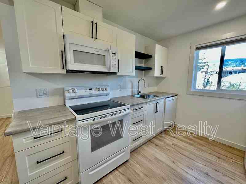 2401 Last Rd - Photo 2 of 19