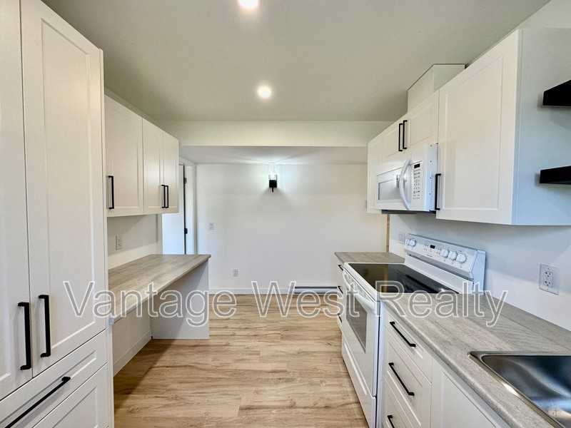 2401 Last Rd - Photo 4 of 19