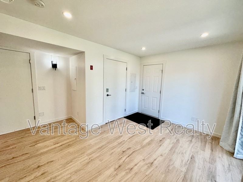 2401 Last Rd - Photo 6 of 19