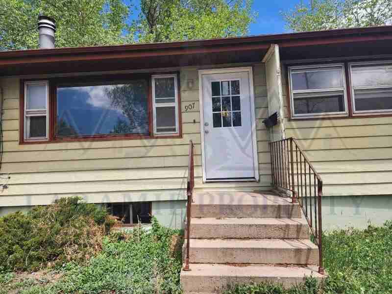 907 W Hill Rd - Photo 2 of 17