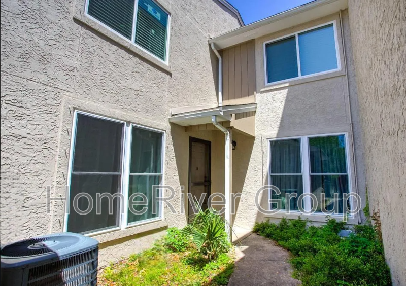 1039 4th Ave - Photo 3 of 24