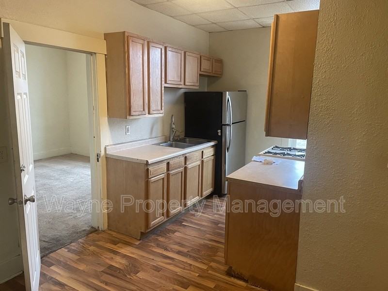 546 2nd St #1 - Photo 2 of 9