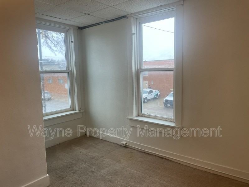 546 2nd St #1 - Photo 3 of 9