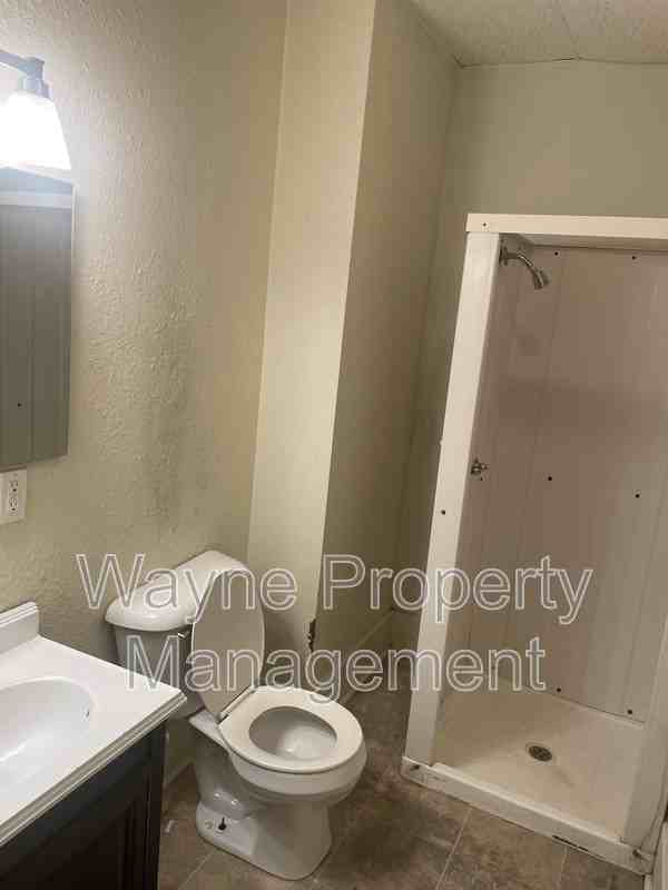 546 2nd St #1 - Photo 4 of 9