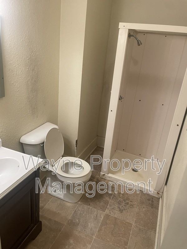 546 2nd St #1 - Photo 5 of 9