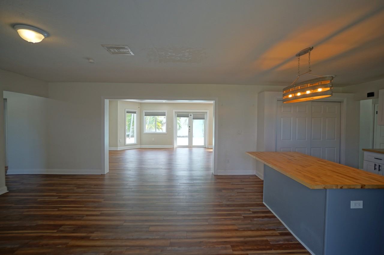 7325 10th St N - Photo 3 of 22