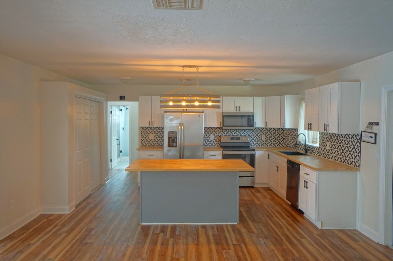 7325 10th St N - Photo 4 of 22