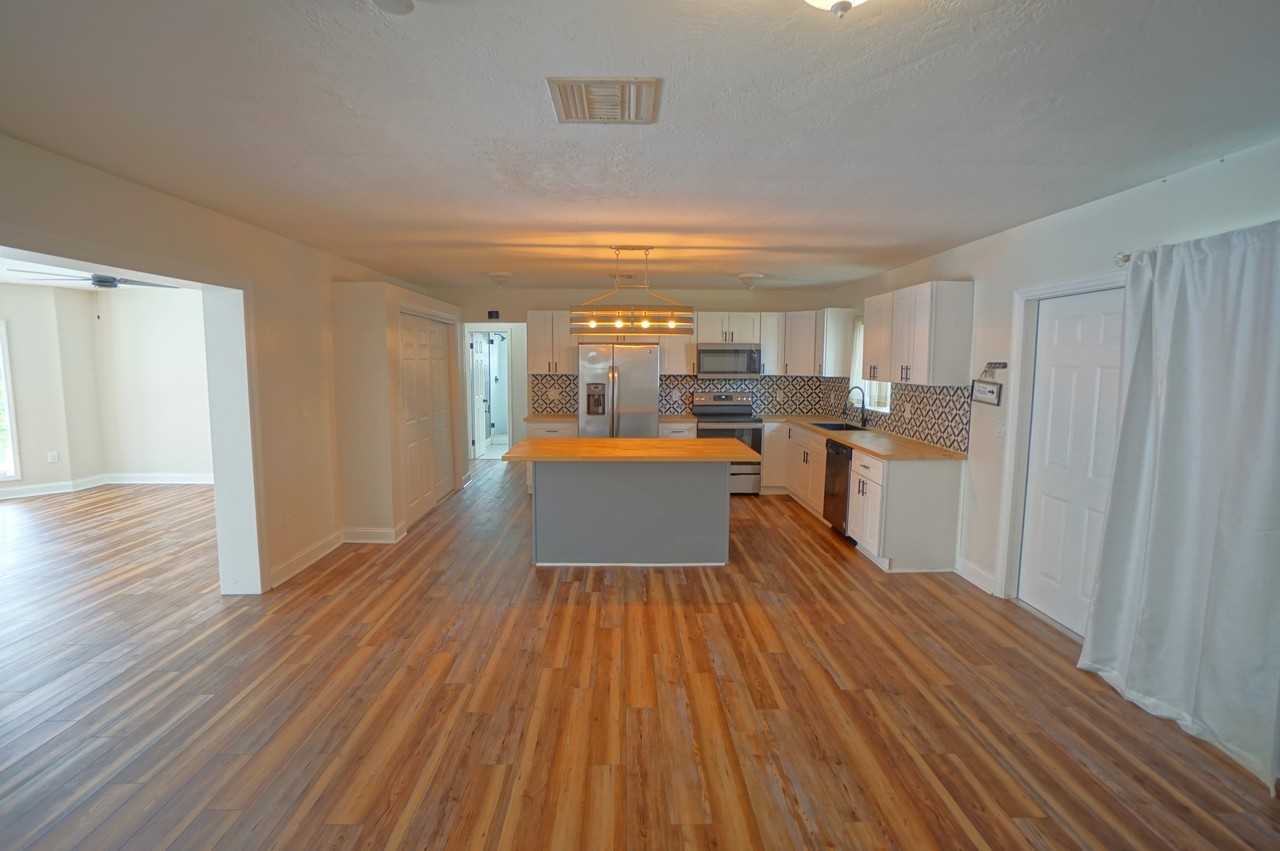 7325 10th St N - Photo 5 of 22