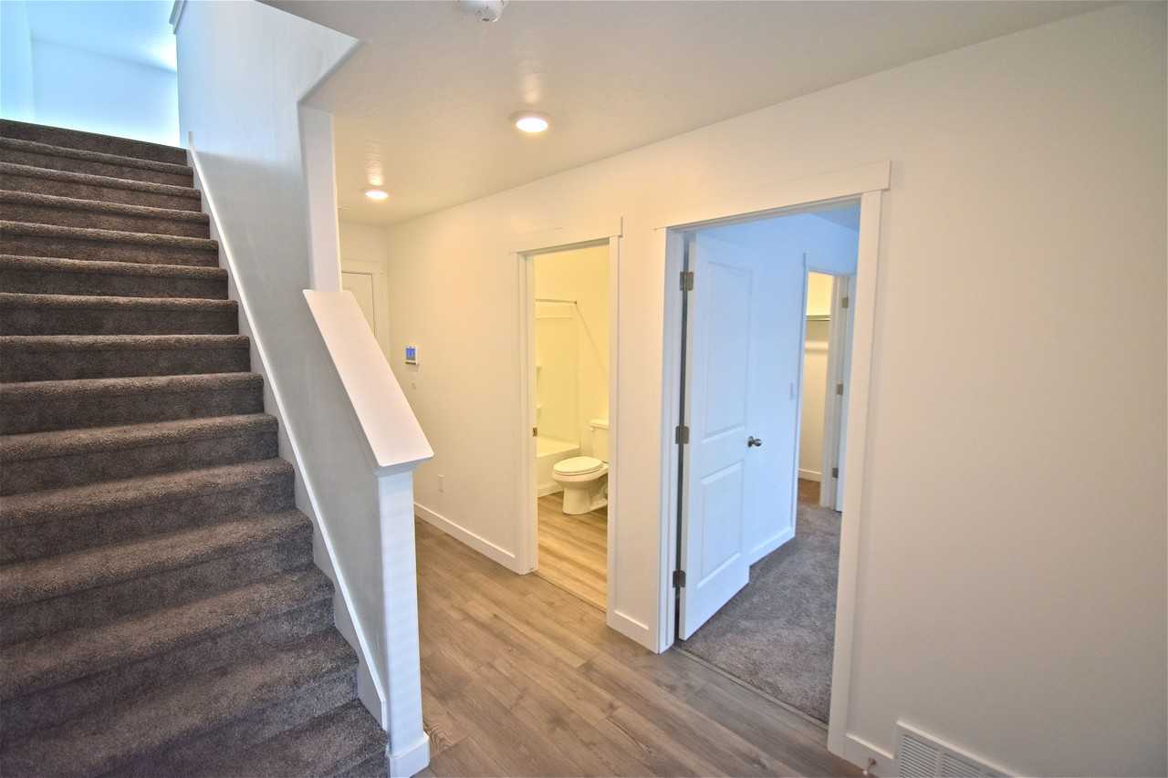 1096 E Quarterdeck Way - Photo 2 of 32