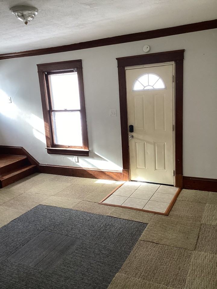 102 Hunt Ave - Photo 2 of 18