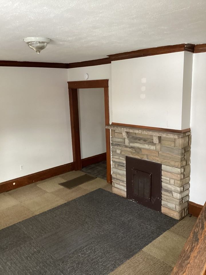 102 Hunt Ave - Photo 4 of 18