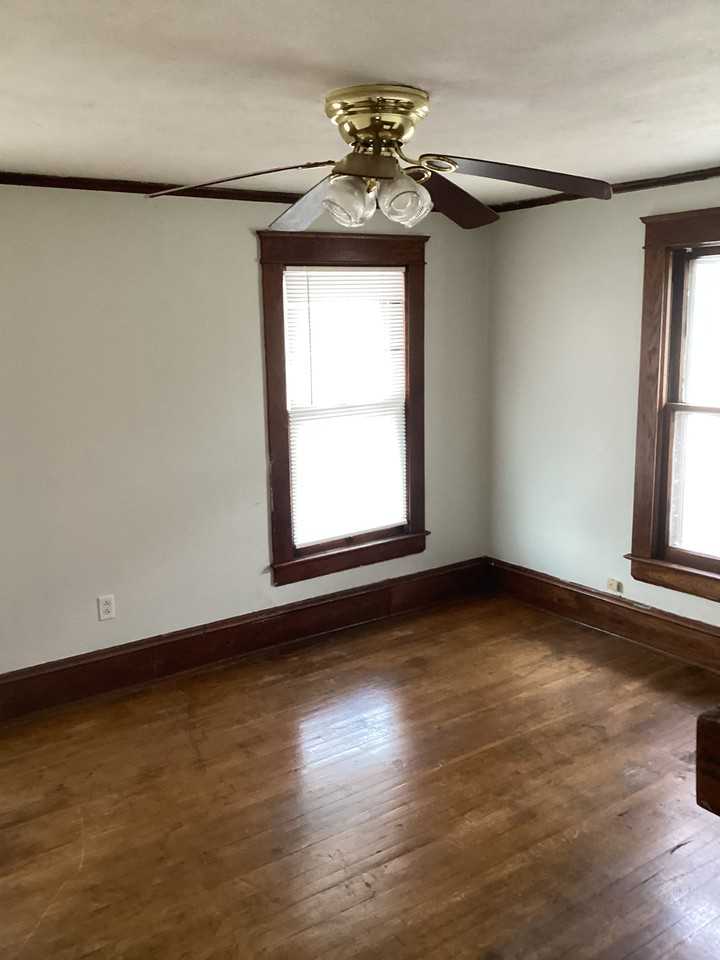 102 Hunt Ave - Photo 5 of 18