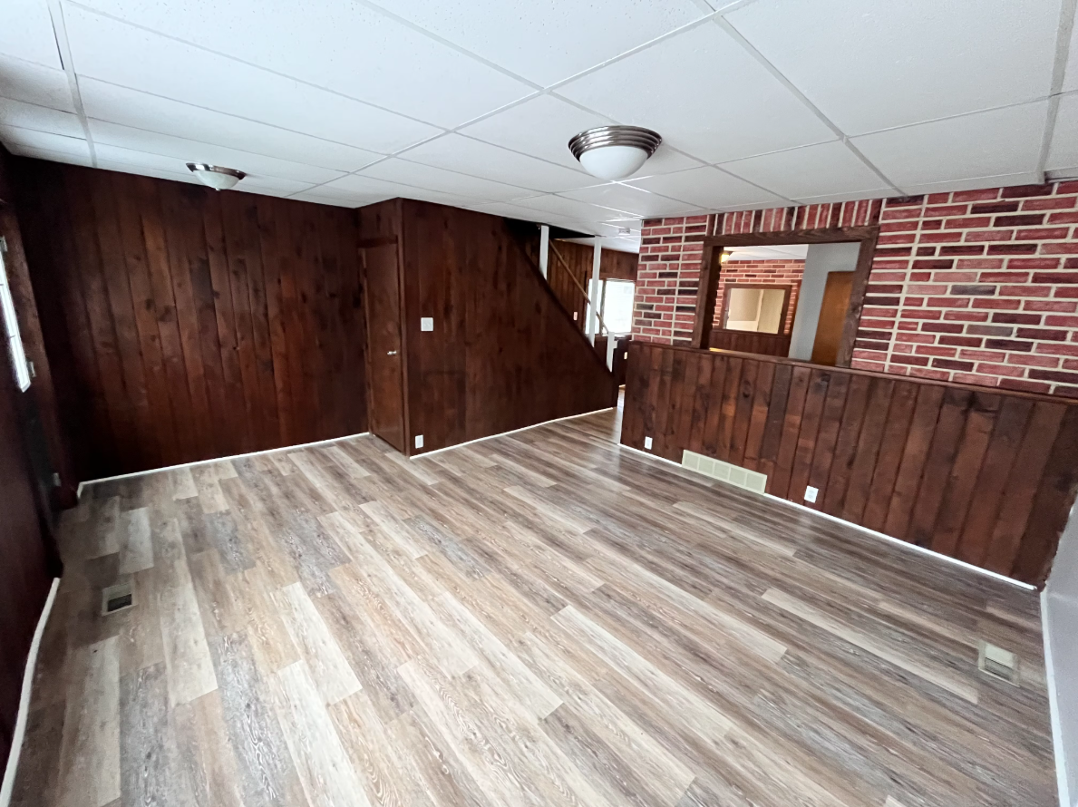 216 Mackinaw St - Photo 2 of 10