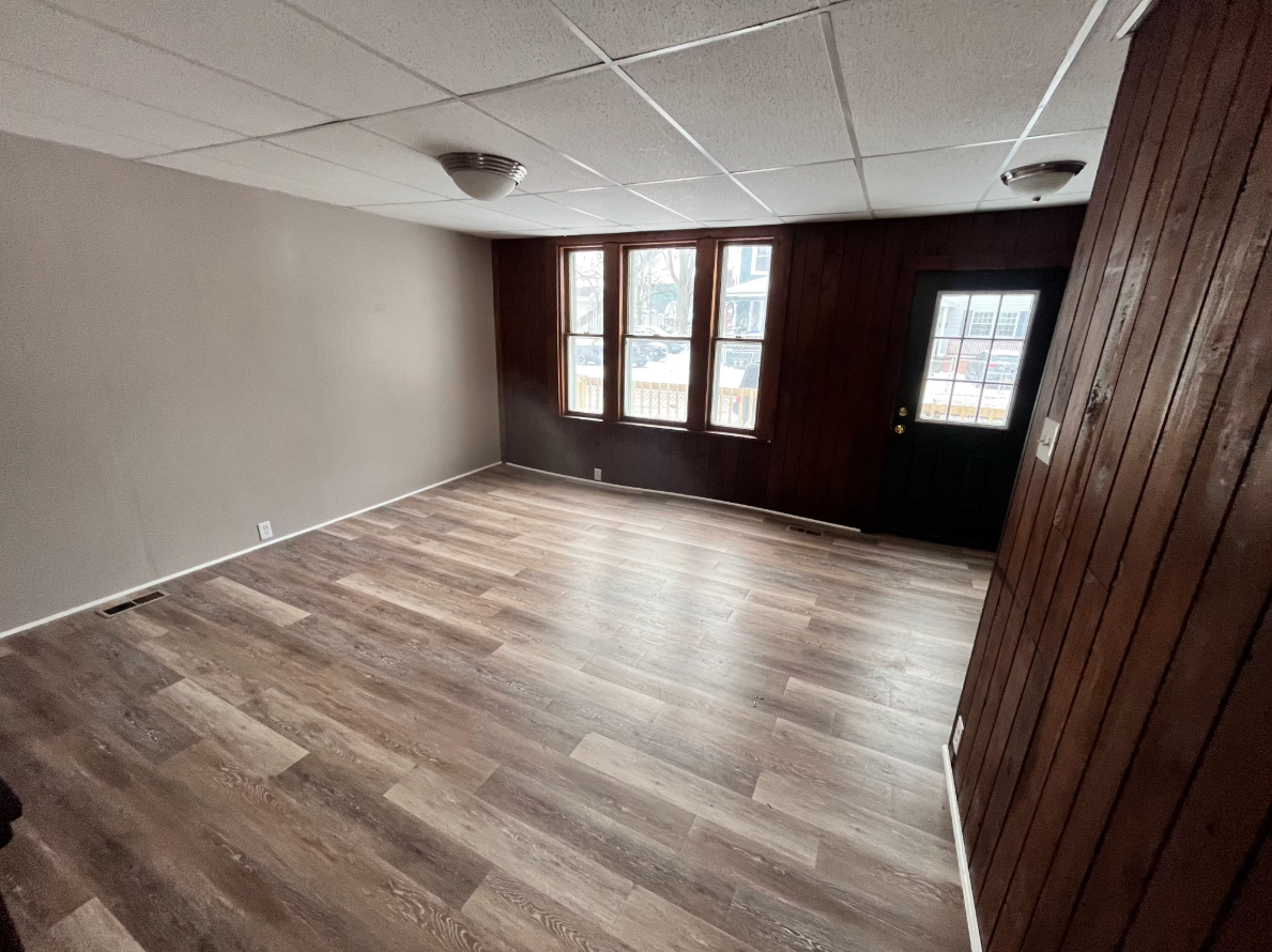 216 Mackinaw St - Photo 3 of 10