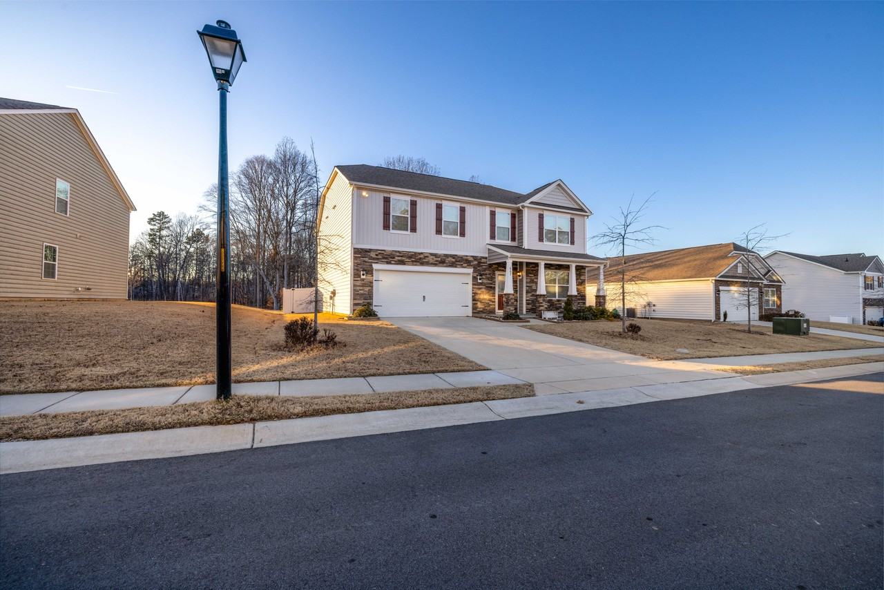 667 Saddlebred Ln - Photo 2 of 38