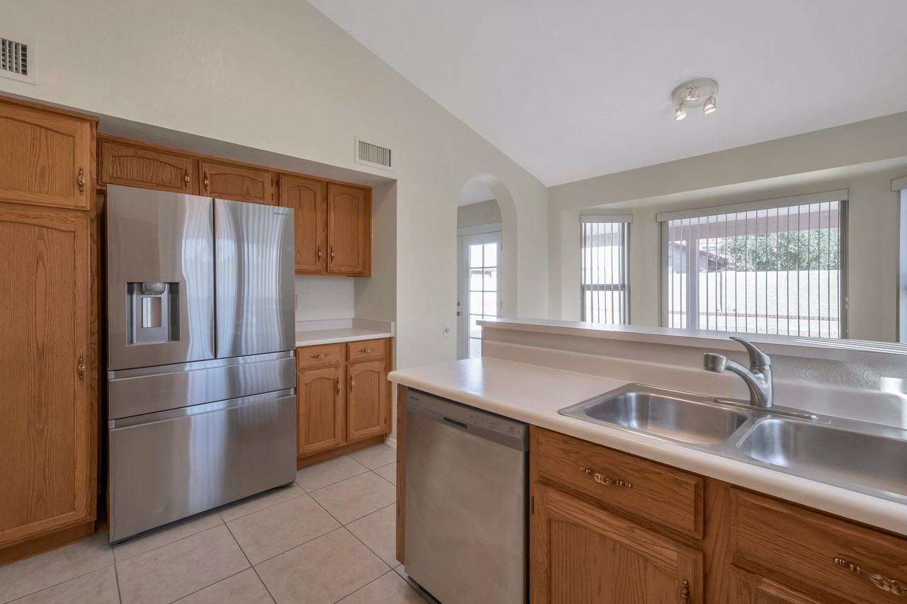 5654 E Fairfield St - Photo 2 of 15