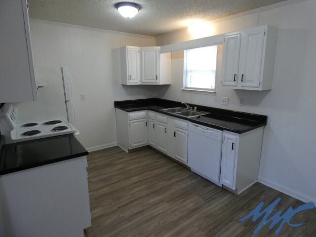 902 Palmer Dr #4 - Photo 4 of 13
